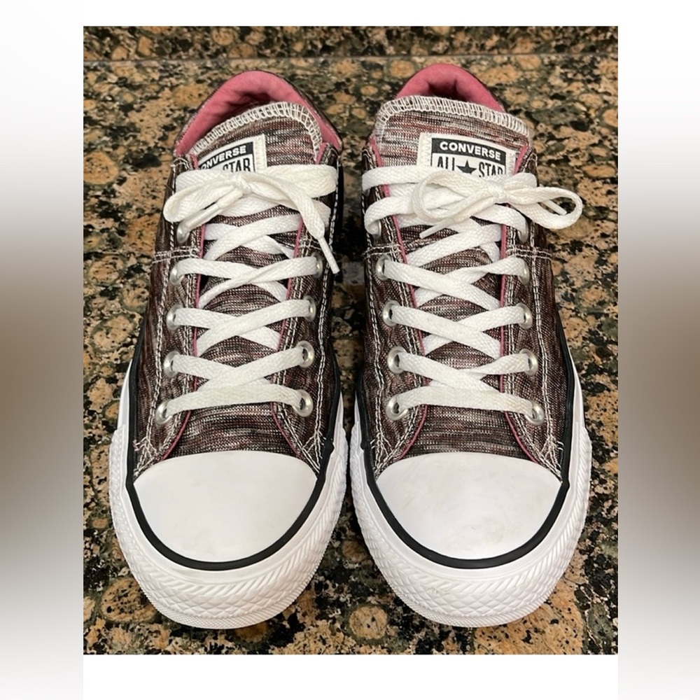 Converse All Star ladies tennis shoes size 9 price is firm